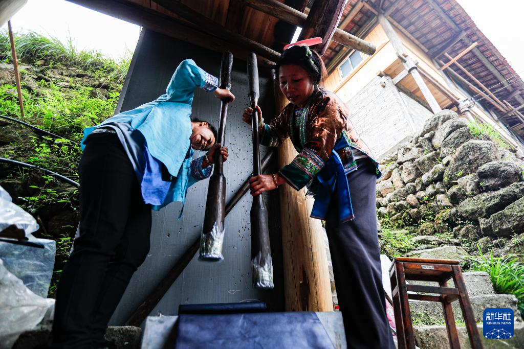 廣西苗族這件衣服，一做就是一年