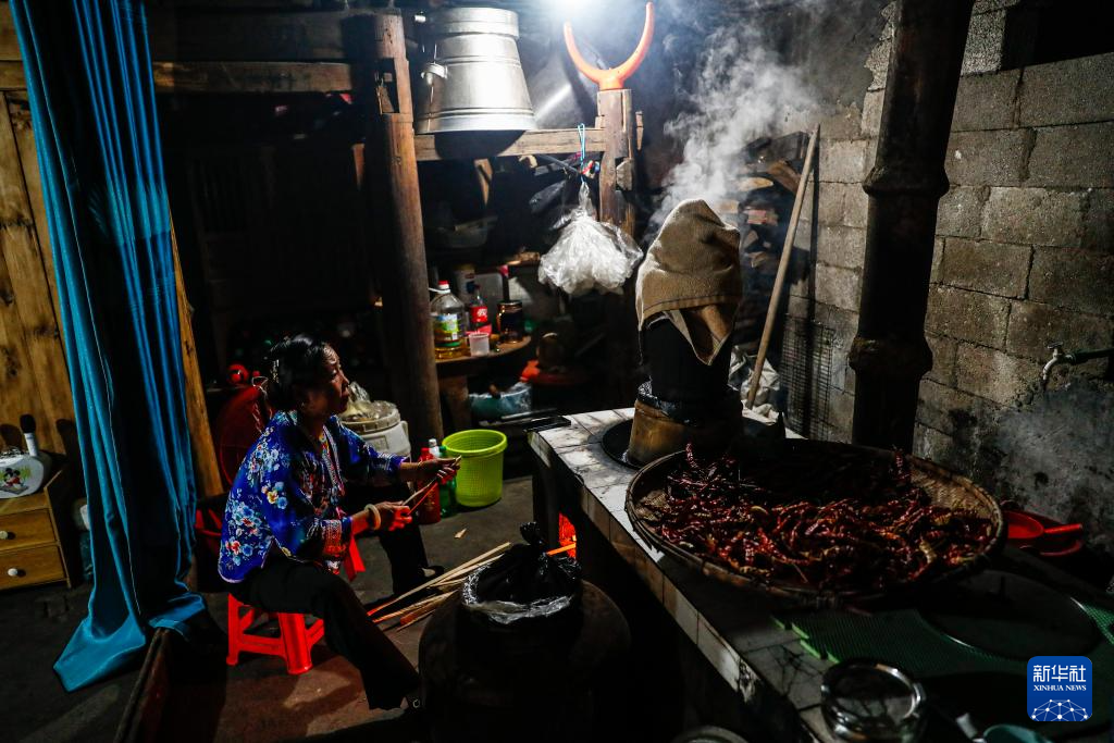 廣西苗族這件衣服，一做就是一年