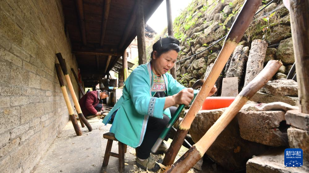 廣西苗族這件衣服，一做就是一年