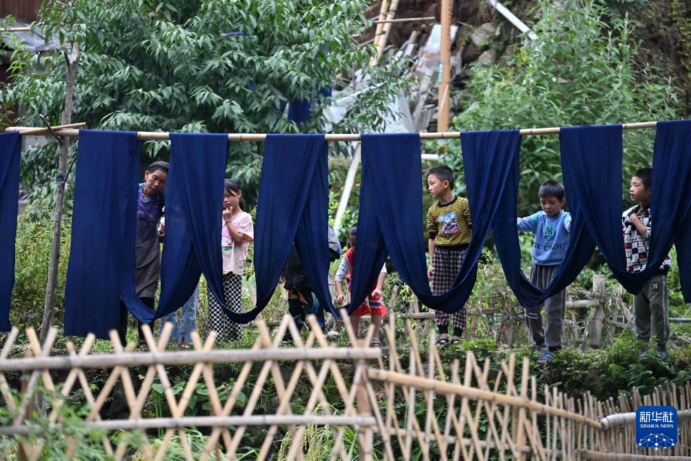 廣西苗族這件衣服，一做就是一年