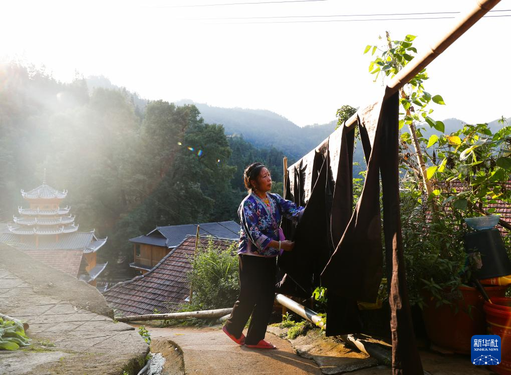 廣西苗族這件衣服，一做就是一年