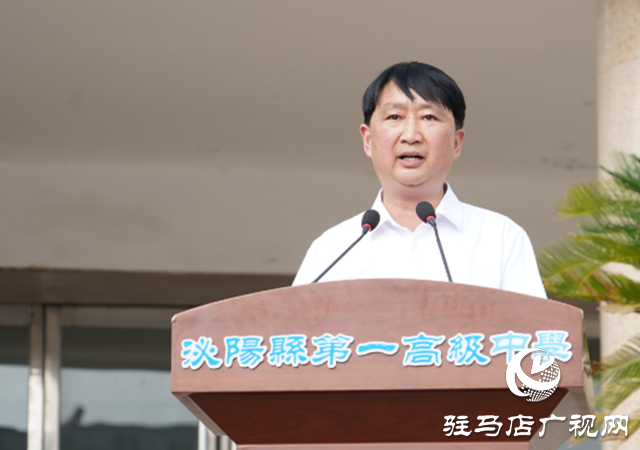 泌陽(yáng)縣第一高級(jí)中學(xué)舉行秋期開(kāi)學(xué)典禮暨教師節(jié)表彰活動(dòng)