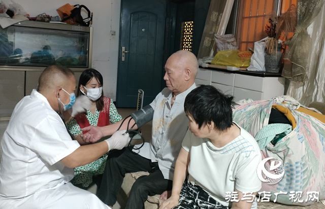 經濟開發(fā)區(qū)翟莊居委會黨支部開展情暖雙節(jié)活動