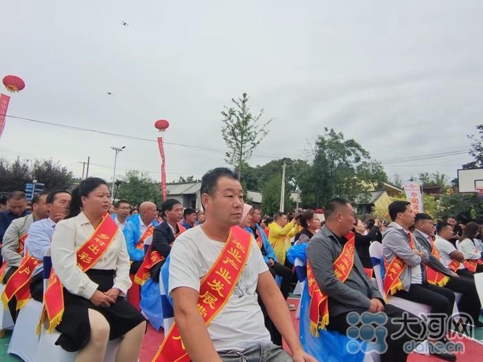 稻花香里說豐年丨劉蘭芳點贊種糧大戶！平頂山慶祝2023年中國農(nóng)民豐收節(jié)
