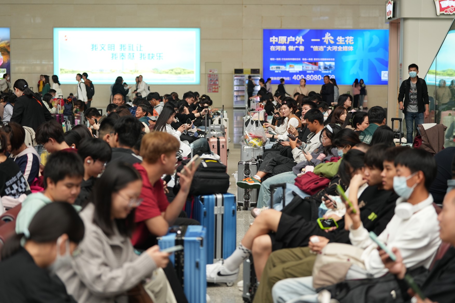 人從眾！國鐵集團(tuán)鄭州局9月29日開行列車1301趟 其中加開臨客136趟