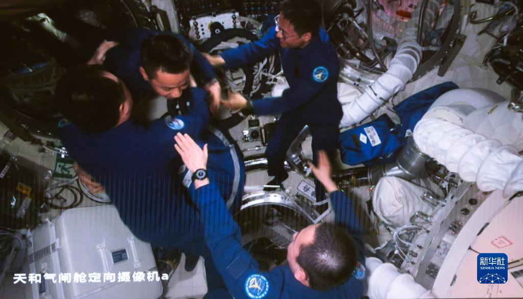 神舟十七號3名航天員順利進(jìn)駐中國空間站
