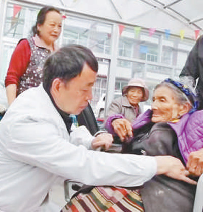 西藏日喀則市亞東縣某藥店負(fù)責(zé)人朱祥務(wù)——傾情助人，守護(hù)鄉(xiāng)親健康（守望）