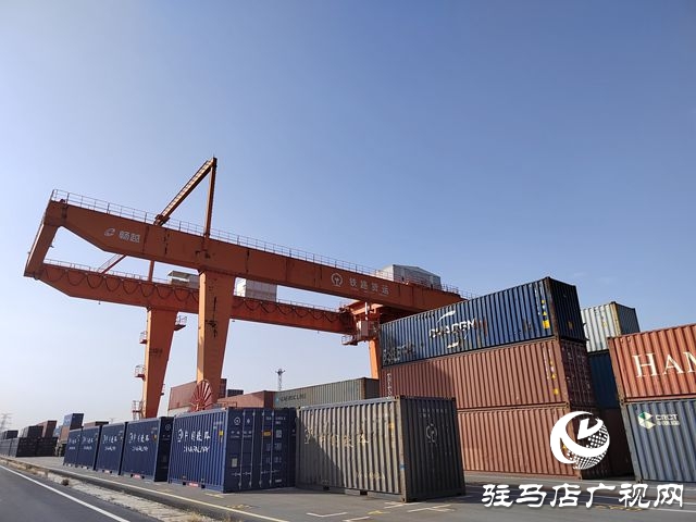駐馬店鐵路物流基地實(shí)現(xiàn)鐵海聯(lián)運(yùn)班列&ldquo;日開(kāi)行&rdquo;