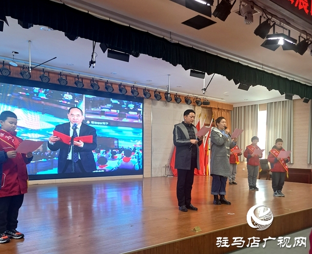 駐馬店實(shí)驗(yàn)小學(xué)開(kāi)展憲法晨讀活動(dòng)