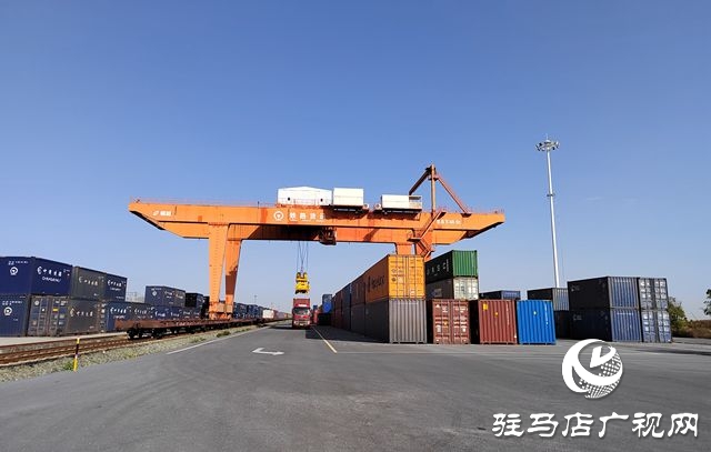 駐馬店鐵路物流基地實(shí)現(xiàn)鐵海聯(lián)運(yùn)班列&ldquo;日開(kāi)行&rdquo;
