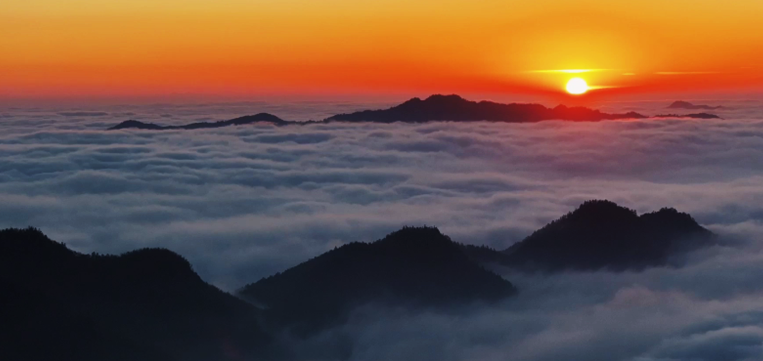 安徽黟縣：日出云海 絢爛如畫