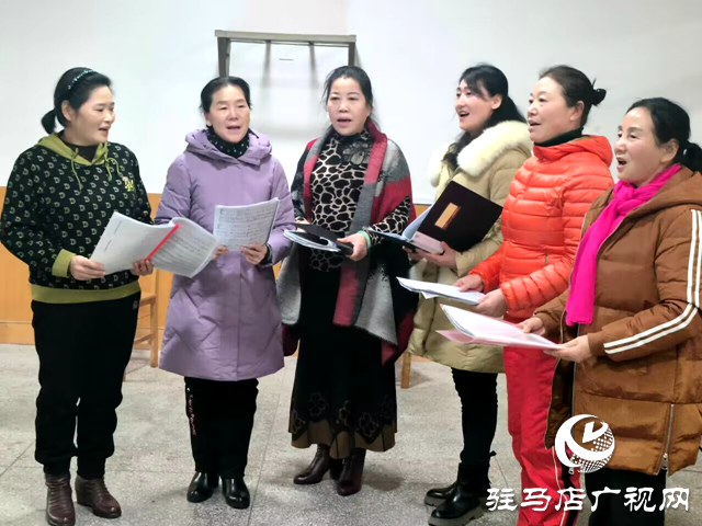 老有所樂帶領(lǐng)大家走進(jìn)老年大學(xué)金色年華合唱團(tuán)