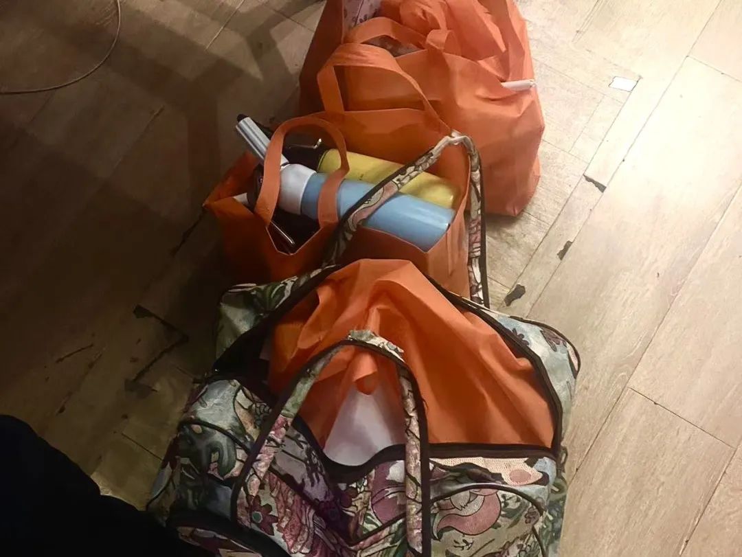 一夜吸食“笑氣”840瓶？抓！