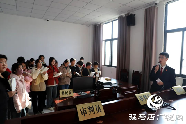 移動(dòng)式法治講堂什么樣？我想去看看！