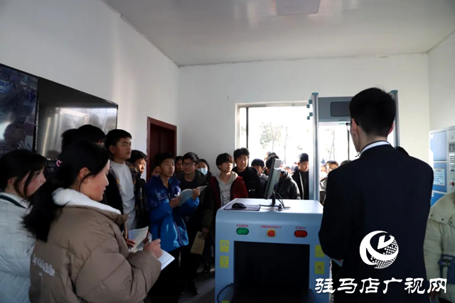 移動(dòng)式法治講堂什么樣？我想去看看！