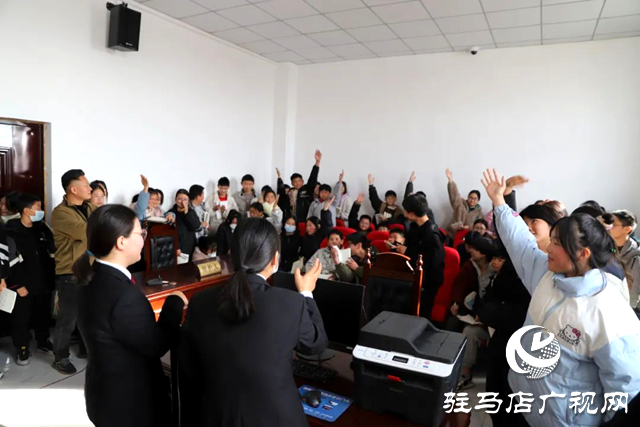 移動(dòng)式法治講堂什么樣？我想去看看！