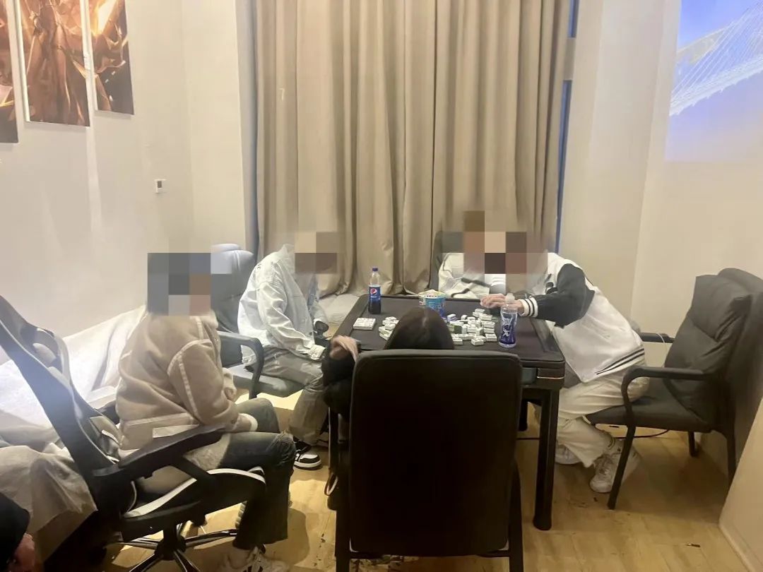 一夜吸食“笑氣”840瓶？抓！