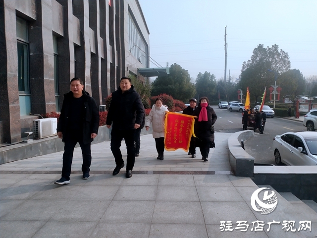 西平縣：隆冬自發(fā)贈(zèng)錦旗，社區(qū)治理暖民心