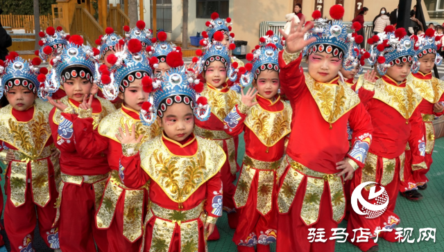 駐馬店市第二實驗幼兒園:“傳統(tǒng)貫古今 文化潤童心”迎新年元旦活動
