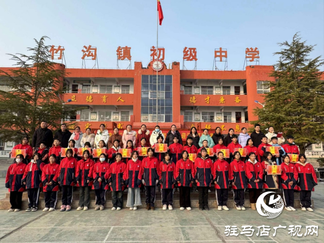 確山縣竹溝鎮(zhèn)初級中學舉行“筑夢新時代 頌歌獻祖國”紅歌比賽