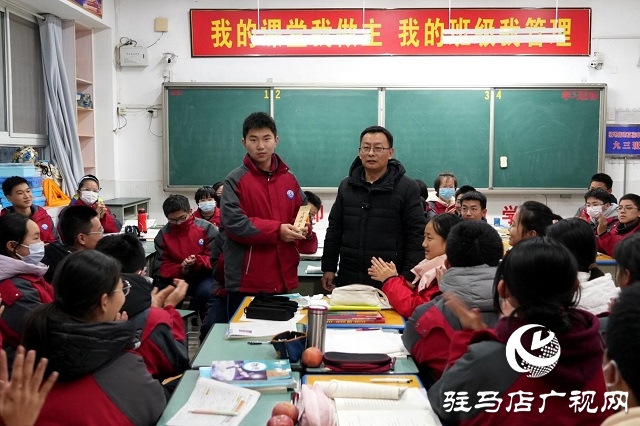 一份特別的禮物----老師為學(xué)生手寫專屬書簽