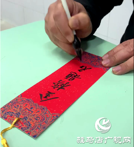 一份特別的禮物----老師為學(xué)生手寫專屬書簽