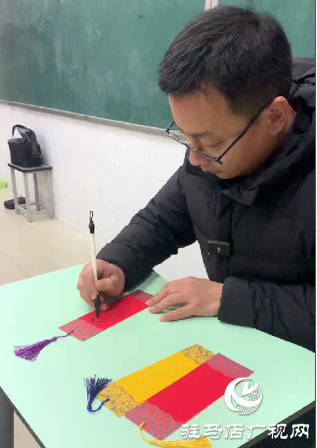 一份特別的禮物----老師為學(xué)生手寫專屬書簽