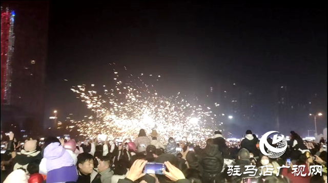萬人齊聚同倒數(shù) 共度跨年狂歡夜