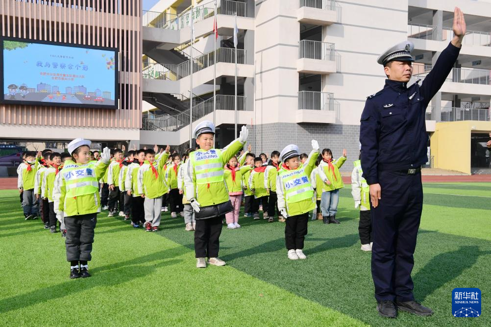 多彩活動迎接中國人民警察節(jié)