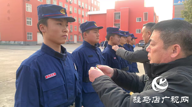 平輿縣中等職業(yè)學校舉行2023級應急救援技術專業(yè)學員授銜儀式