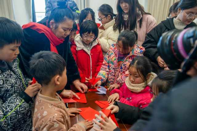 駐馬店民間文藝家開展“非遺”進(jìn)社區(qū)活動(dòng)