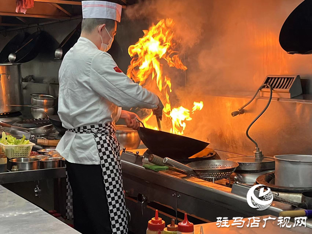 春節(jié)臨近！飯店預(yù)訂率持續(xù)增長(zhǎng) 熟食外賣做菜到家成“新寵”