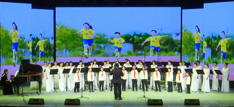 駐馬店市2024迎新年暨市婦聯(lián)天中紫薇合唱團(tuán)十周年音樂會舉行