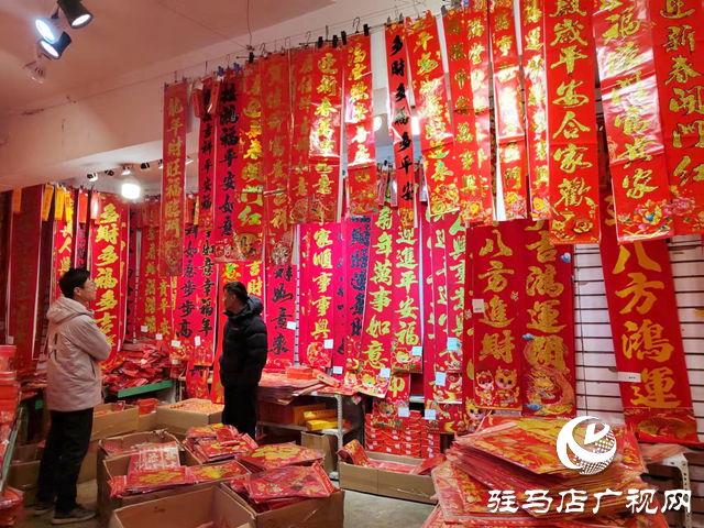 春節(jié)臨近 年畫(huà)市場(chǎng)銷(xiāo)售火爆