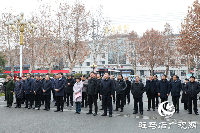 泌陽縣舉行“送溫暖、獻(xiàn)愛心”活動捐助儀式