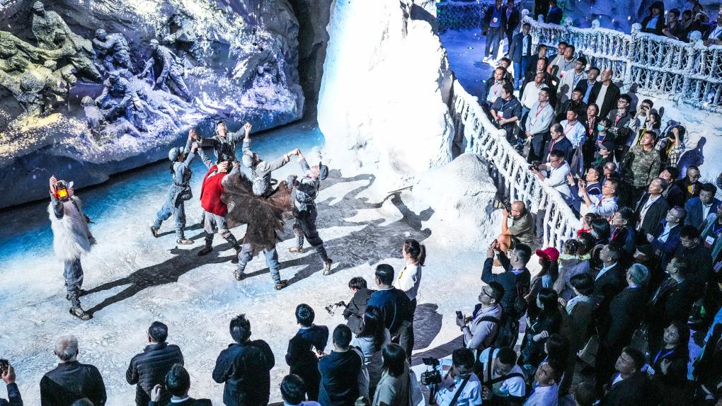 堅(jiān)持黨的文化領(lǐng)導(dǎo)權(quán)事關(guān)黨和國家前途命運(yùn)&mdash;&mdash;深入學(xué)習(xí)貫徹習(xí)近平文化思想系列述評(píng)之一