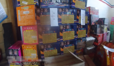 男子購(gòu)500余枚禮花彈藏地下，改造發(fā)射管時(shí)爆炸獲刑