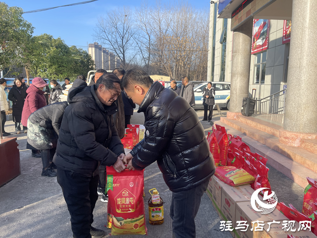暖心！這個(gè)社區(qū)65歲以上老人收到新春禮包