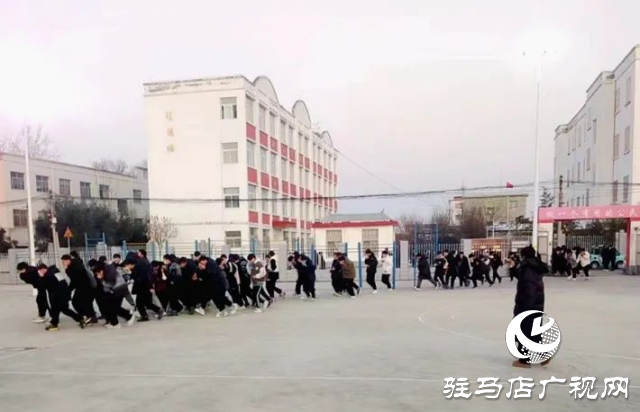 遂平縣陽(yáng)豐中學(xué)組織開展消防應(yīng)急疏散演練活動(dòng)