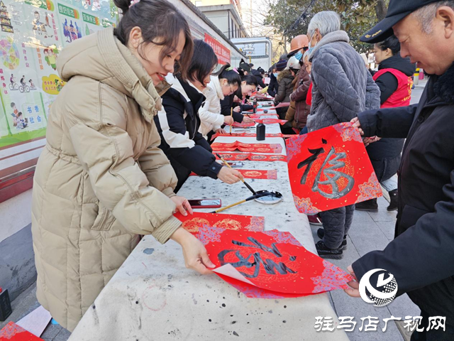 剪窗花、拓印門畫 駐馬店市第二實驗小學文化大禮送群眾