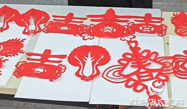 剪窗花、拓印門畫 駐馬店市第二實驗小學文化大禮送群眾