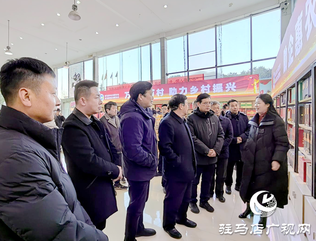 駐馬店市助企惠農(nóng)產(chǎn)品展銷中心揭牌暨“萬(wàn)企興萬(wàn)村”行動(dòng)啟動(dòng)儀式舉行