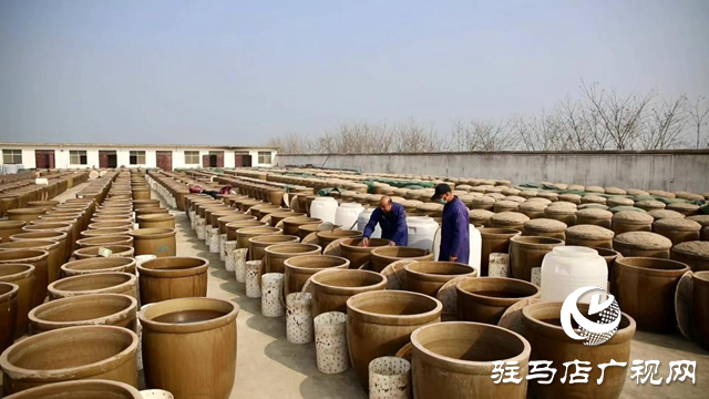 正陽(yáng)縣王勿橋鄉(xiāng)：家家有醋缸 空中飄醋香