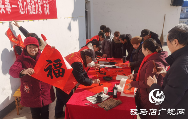泌陽(yáng)縣文聯(lián)、老體協(xié)舉辦“迎新年、寫(xiě)春聯(lián)、送福千萬(wàn)家”活動(dòng)