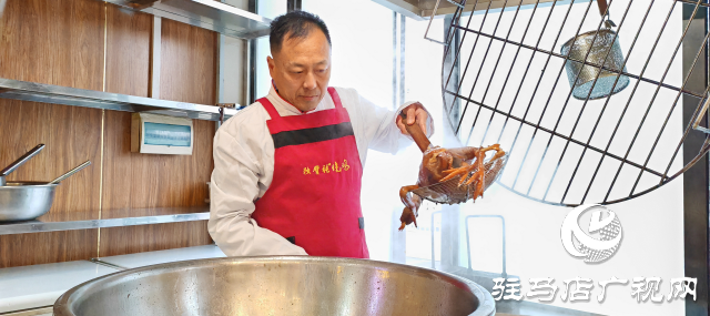 省級非遺&ldquo;獨臂張&rdquo;燒雞：七代傳承百余年歷史 每年10萬只燒雞走上市民餐桌