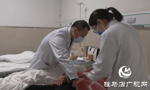 身高一米八 體重不過(guò)百 醫(yī)生：懷疑是胡桃?jiàn)A綜合征