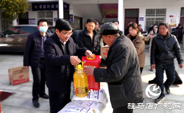 駐馬店市委直屬機關(guān)工委赴幫扶村開展“迎雙節(jié) 送溫暖 固成果”春節(jié)走訪慰問活動