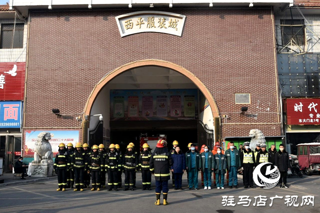 西平縣衛(wèi)健體委與縣消防大隊(duì)聯(lián)合開(kāi)展消防安全應(yīng)急救援實(shí)戰(zhàn)演練