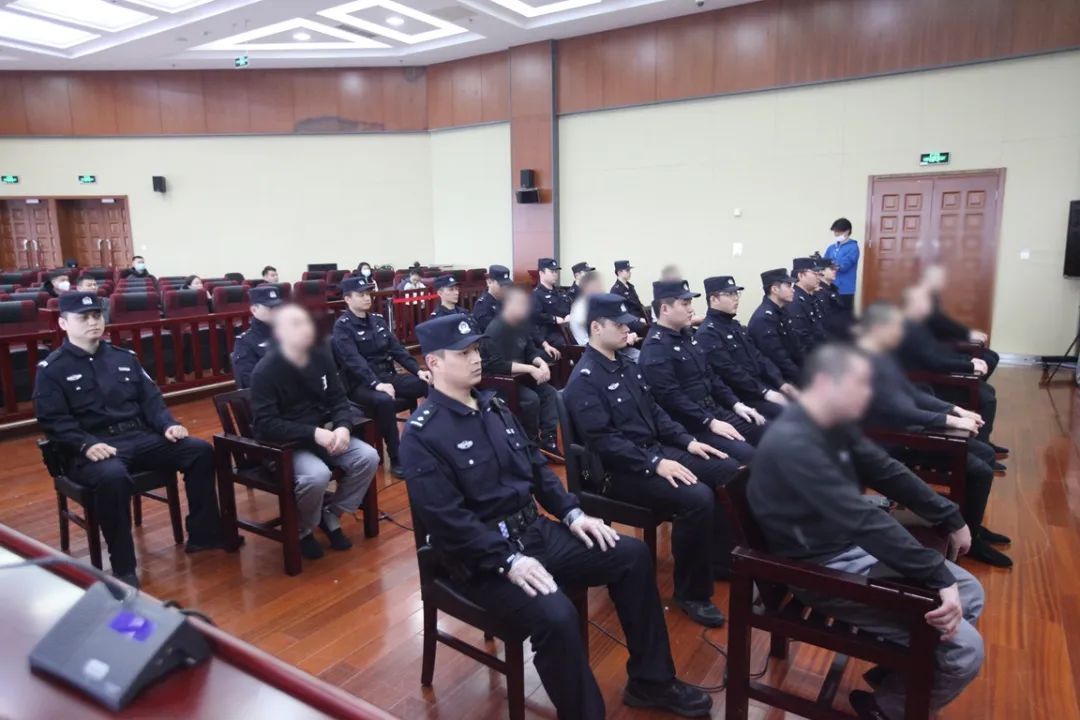 組團(tuán)盜挖光緒親爹醇親王墓葬，8人受審