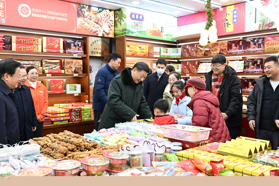 習(xí)近平春節(jié)前夕在天津看望慰問基層干部群眾